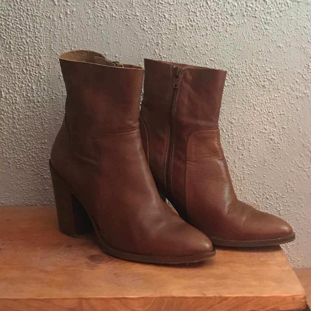 Over the ankle brown Aldo Boots